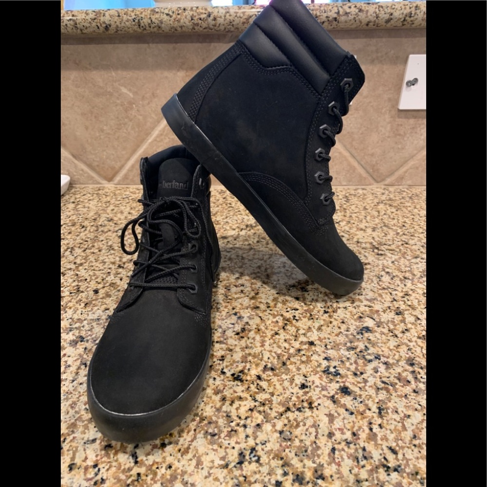 - Timberland woman’s sneaker boots Size 8.5